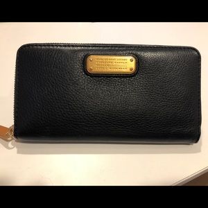 Marc Jacobs Continental Zip around Q Wallet